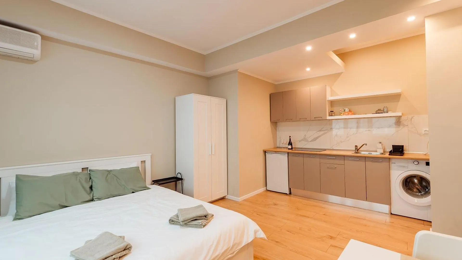 Blue Central Studio - Oldtown Bucharest Apartment